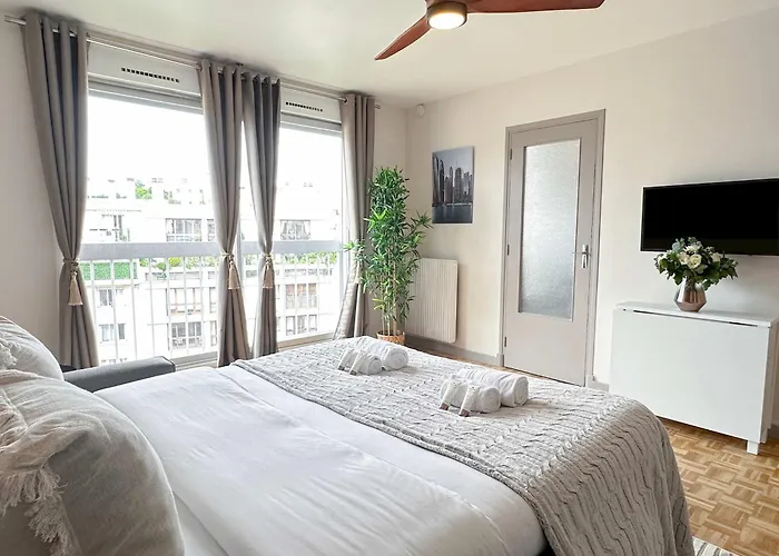 Brand-New Studio With Eiffel Tower View